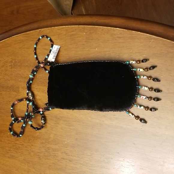 $5 ITEM. Small velvet bag with beads. MUST BUNDLE WITH OTHER ITEMS - Picture 5 of 10